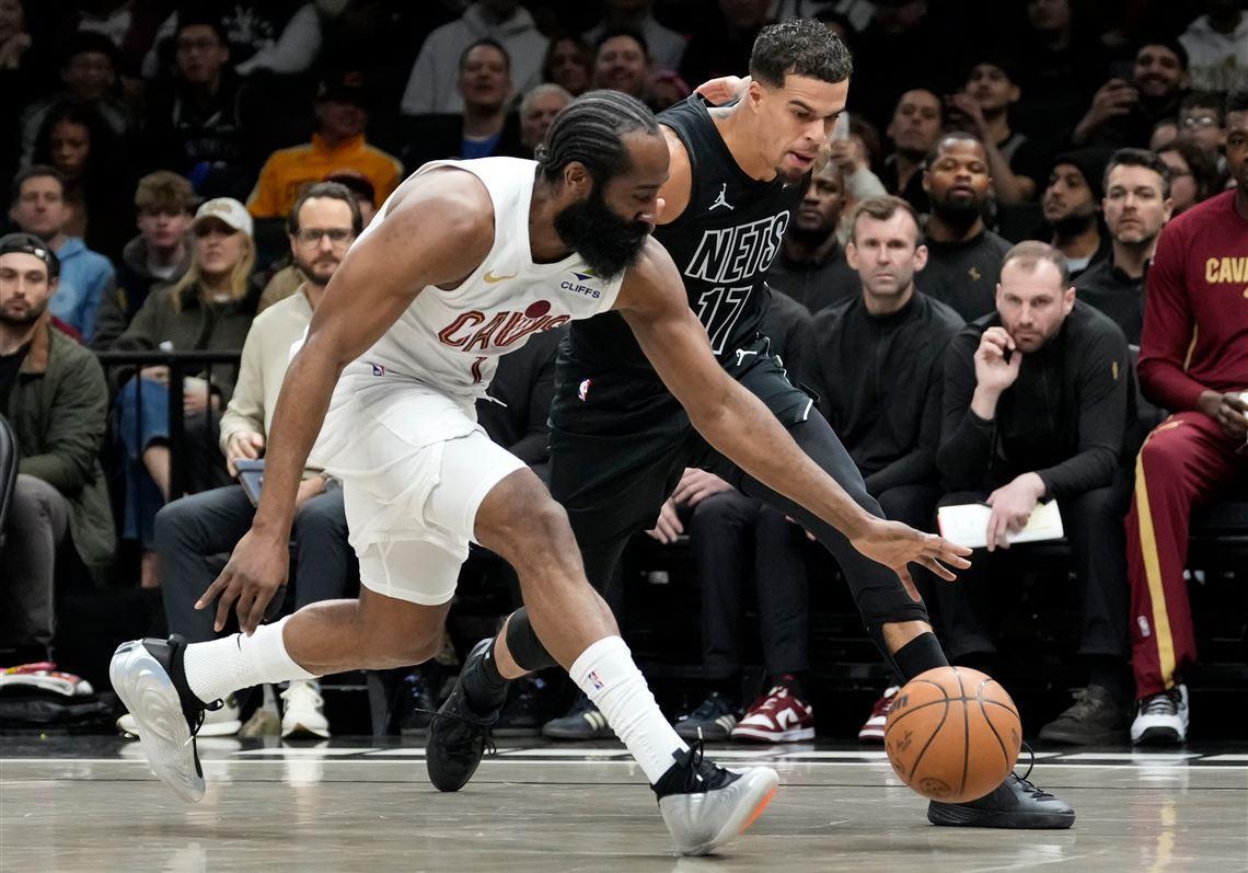 V体育电脑版-哈登复出狂轰22+9+8,还创3大神迹,骑士险胜篮网!虎将惊艳