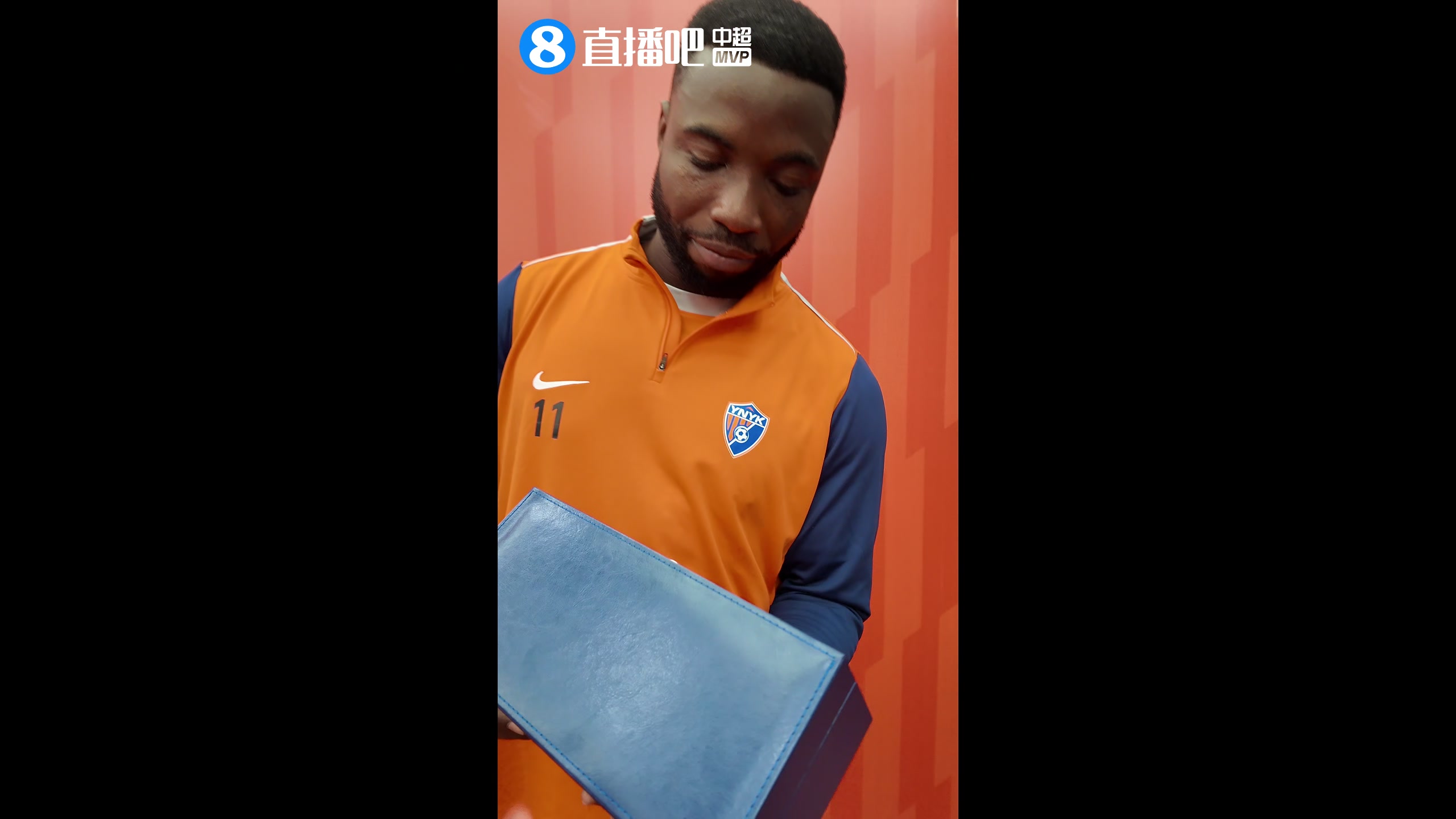 V体育官网-挺标准的!奥斯卡接受直播吧颁奖,用中文说:直播吧,快人一步